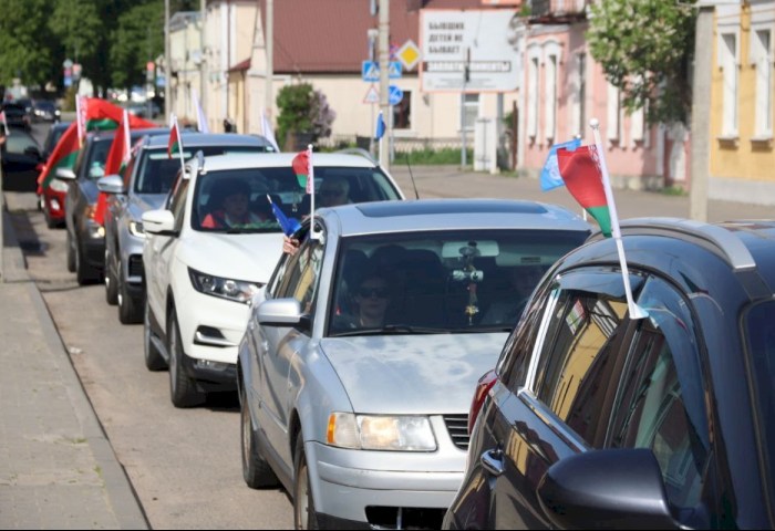 На Кобринщине проходит патриотический профсоюзный автопробег, посвящённый 1 мая