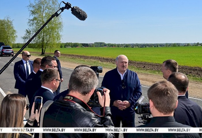 «Надо мобилизоваться». Лукашенко требует искоренять бесхозяйственность на земле
