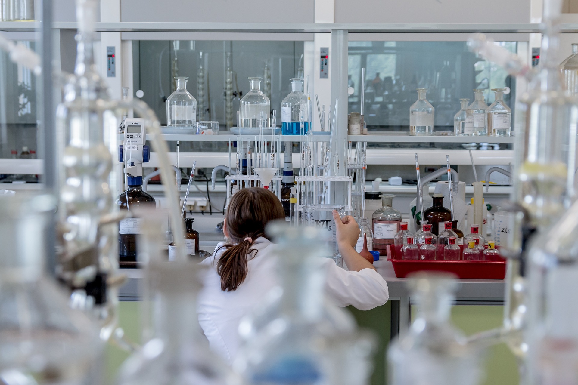 chemist 2815640 1920