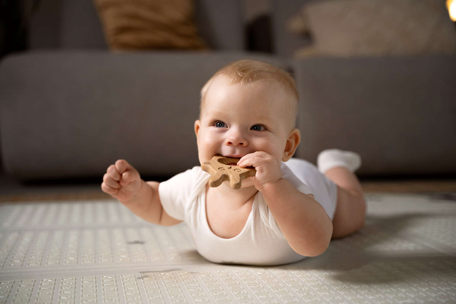 close up baby crawling learning walk pic4 zoom 1500x1500 39067