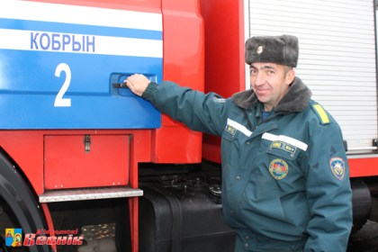 Старший пожарный ПАСЧ № 2 Кобринского РОЧС Борис Парфенюк благодарен судьбе что стал спасателем