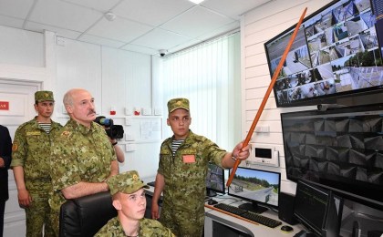 Прэзідэнт наведаў пагранзаставу ў вёске Дзівін Кобрынскага раёна