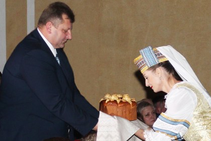 Мероприятие, посвящённое Дню работников сельского хозяйства и перерабатывающей промышленности агропромышленного комплекса, прошло в Кобринском Дворце культуры.