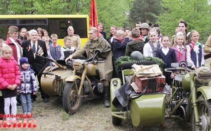 На Кобрыншчыне прайшоў традыцыйны раённы аўтапрабег па месцах баявой славы