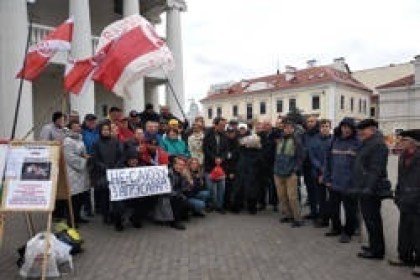 Белорусскую оппозицию жизнь не учит