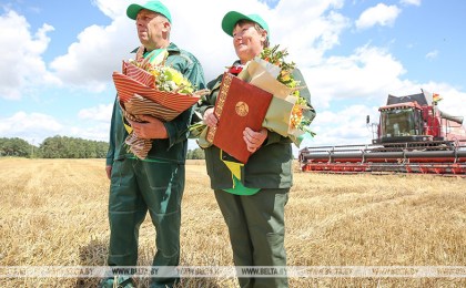 Первый экипаж-тысячник появился на жатве в Брестской области