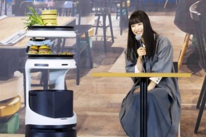 Роботы-официанты в Японии помогут бороться с COVID-19
