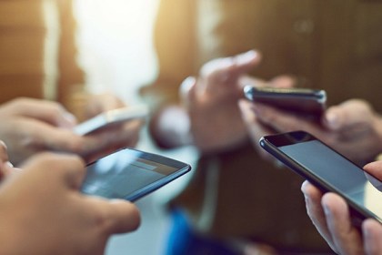 Facebook, Instagram... Названы рекордсмены среди следящих за пользователями приложений