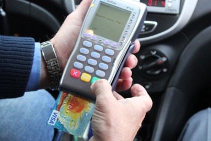 В такси появится кассовое оборудование и терминалы для приема банковских платежных карточек
