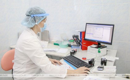 К обычному режиму возвращаются все больше больниц. Пациентов с коронавирусом из Кобринского района доставляют на лечение в Брест