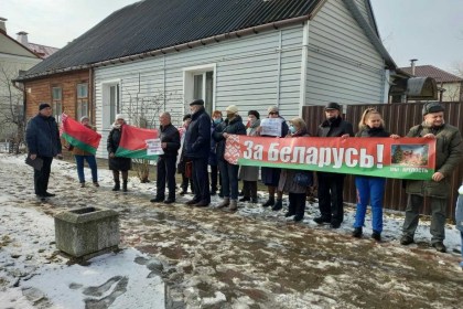 В Бресте неравнодушные граждане организовали пикет около здания консульства Польши