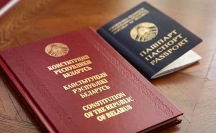 Лукашенко поздравил белорусов с Днем Конституции