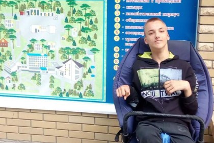 Влад Кажуро из Минска остро нуждается в инвалидной коляске - это единственная возможность выйти из дома