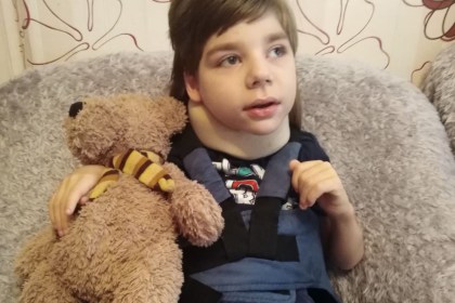 «7 лет не можем справиться с эпилепсией». Маленькому гродненцу нужны дорогостоящие обследования и коляска