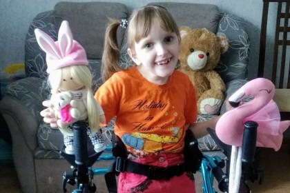Сашу Якушенко ждут на срочную операцию в Греции! У девочки есть шанс встать с инвалидной коляски