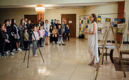 Юные художники «Территории творчества» и «НебОблака» представили свои лучшие работы в Кобринском Дворце культуры