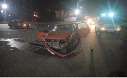 Столкновение автомобилей на перекрестке в Кобрине: водители и женщина-пассажир травмированы