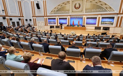 Лукашенко: главная цель западных санкций - оставить белорусов без пенсий и зарплат