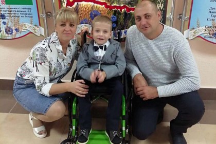 Никита Майсейчик из Барановичей поехал в 1-й класс! Всего за месяц была собрана сумма на специализированную коляску