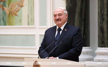 Лукашенко: белорусы достойно прошли через испытание на прочность национального единства