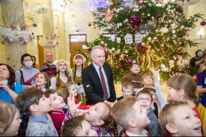 Чуду – быть! Более 300 детей собрала республиканская профсоюзная елка