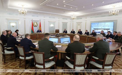 Лукашенко: положения обновленной Конституции обеспечат развитие Беларуси в условиях вызовов и угроз