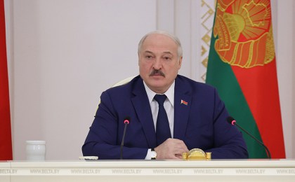 «В любое время, в любом месте - в Беларуси». Лукашенко - Макрону о мирных переговорах