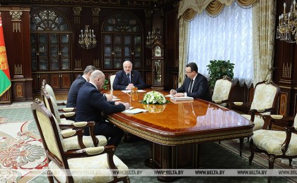 Лукашенко пригласил на доклад Пиневича, Шведа и Тертеля. Главный вопрос - коррупция в медицине