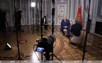 О прекращении войны, санкциях, свободе слова и демократии. Все подробности интервью Лукашенко для AP