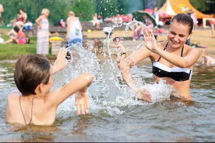 Безопасность ребенка на воде в руках взрослых