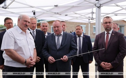 Лукашенко жестко предупредил чиновников об ответственности за сохранность кормов для животноводства