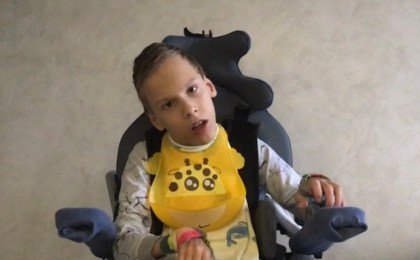 12 лет тяжёлой борьбы. Арсению из Минска необходимо помочь с коляской