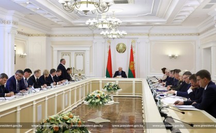 Александр Лукашенко провел совещание с руководством Совмина