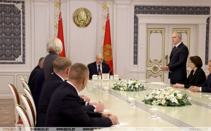 Мобилизуйте всех, и учащихся тоже. Лукашенко потребовал достойно закончить сельскохозяйственный год