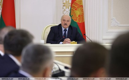 Лукашенко сделал акцент на справедливом отношении к людям, сравнив торговых дельцов и военнослужащих