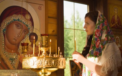 Православные верующие празднуют Покров Пресвятой Богородицы