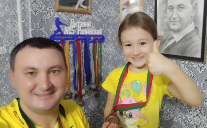 Победитель фотоконкурса «Селфи-папа» - Виталий Ролинский с дочерью Евгенией