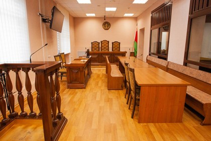 Двух курьерш наркомаркета в Бресте приговорили к 11 годам колонии