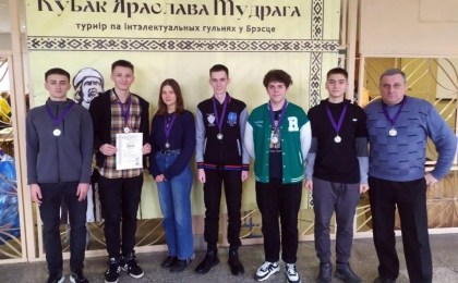 Команда «СПИКА» из Кобрина стала серебряным призером республиканского интеллектуального турнира «Кубок Ярослава Мудрого» по игре «Что? Где? Когда?»
