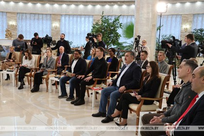 Лукашенко отвечает на вопросы зарубежных и белорусских СМИ, но «Большой разговор» еще впереди