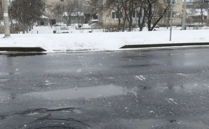 Аварийный люк на улице Николаева в Кобрине: проблема будет устранена в ближайшее время