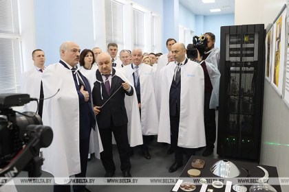 Иранская карта, «подснежники», главный по Африке, нанометры и разговор с Путиным. Детали интересной недели Президента