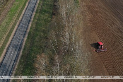 Брыло: стоит задача посеять ранние зерновые, свеклу, лен к 1 мая