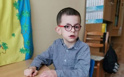 «Остановить сколиоз и вертикализировать ребёнка». Даниилу Ковальчуку необходимо специализированное кресло