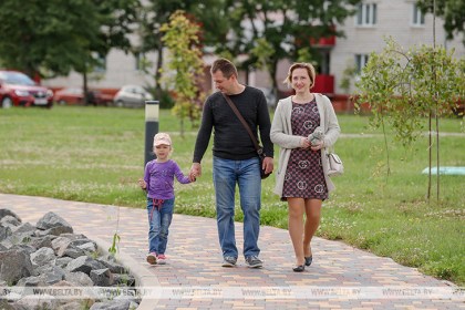Пособия, отпуска, гарантии. В Минтруда рассказали о господдержке белорусских семей с детьми