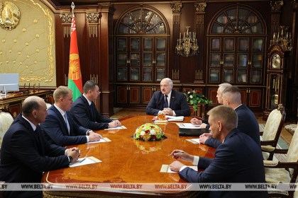 Лукашенко предупредил местную вертикаль: никому легкой жизни не будет, нас ждут непростые времена
