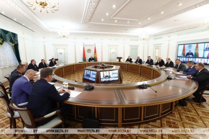 Александр Лукашенко провел селектор по уборочной кампании