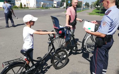 «За безопасность детей совместными усилиями!». 15 августа сотрудники ГАИ Кобрина провели профилактические акции