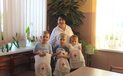 В Кобрине продолжает проходить благотворительная акция «Соберём детей в школу»