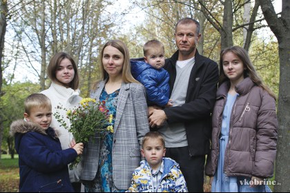 В Кобринском районе орденом Матери награждены 8 мам. Среди них – кобринчанка Дина Собчук